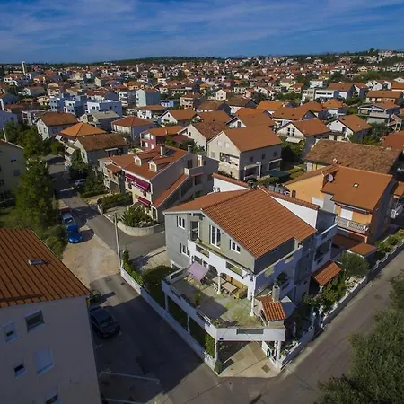 公寓 Helena 扎达尔