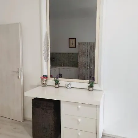 Helena Apartament *
